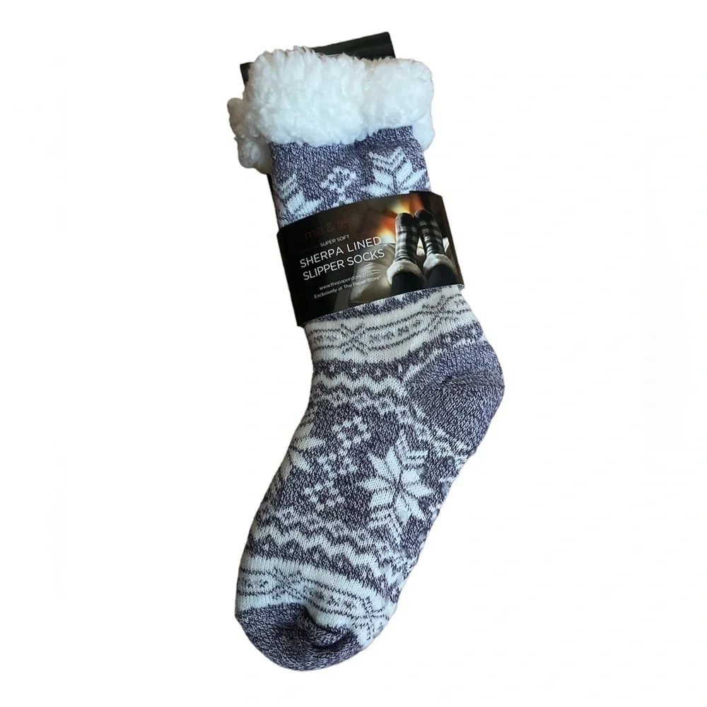 Cozy Sherpa lined slipper Socks NWT Tess & Mia‎